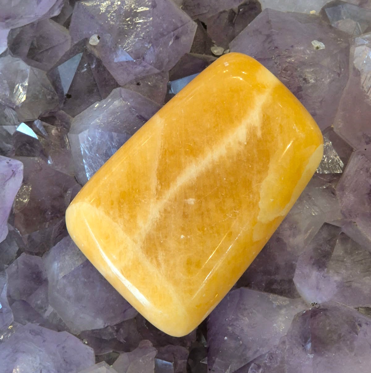 Calcite orange : comment l’utiliser en lithothérapie pour des soins énergétiques puissants et lumineux